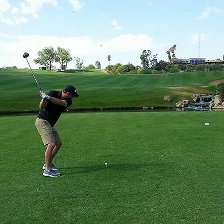 man teeing off